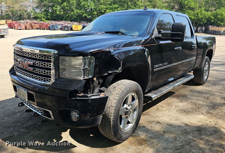 image for item DO2844 2011 GMC Sierra 2500HD Denali  Crew Cab pickup truck