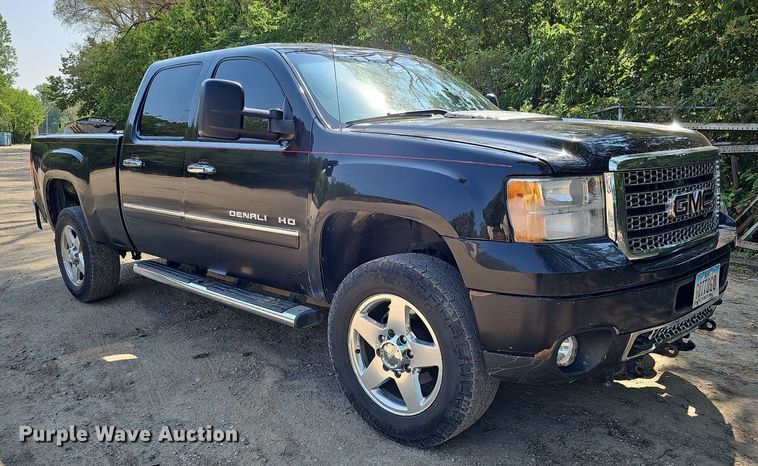 image for item DO2844 2011 GMC Sierra 2500HD Denali  Crew Cab pickup truck