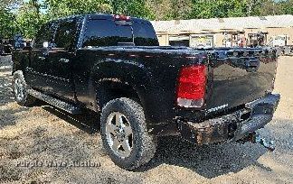 image for item DO2844 2011 GMC Sierra 2500HD Denali  Crew Cab pickup truck