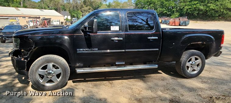 image for item DO2844 2011 GMC Sierra 2500HD Denali  Crew Cab pickup truck