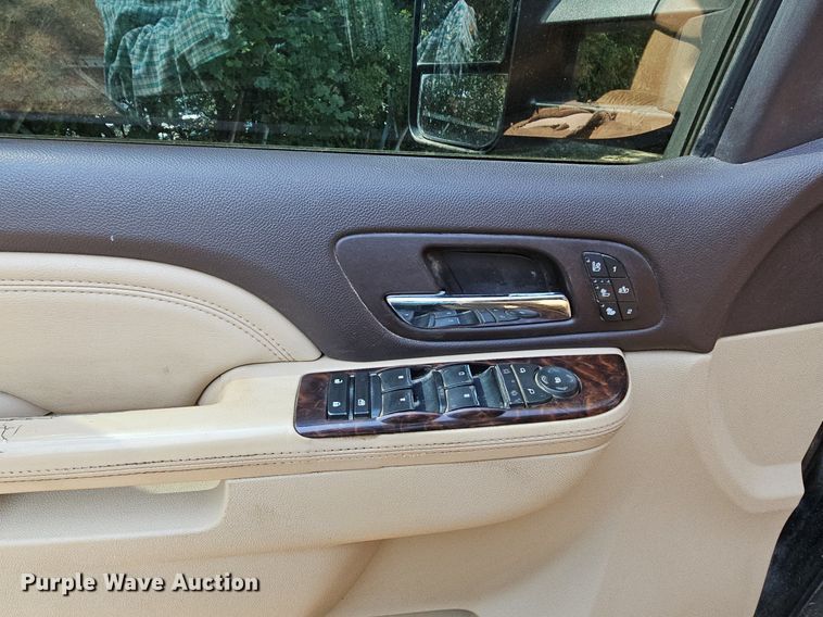 image for item DO2844 2011 GMC Sierra 2500HD Denali  Crew Cab pickup truck