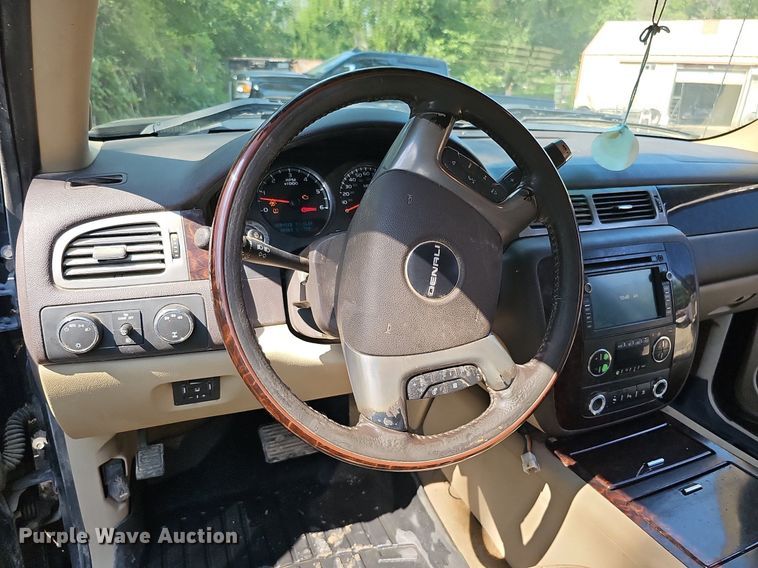 image for item DO2844 2011 GMC Sierra 2500HD Denali  Crew Cab pickup truck