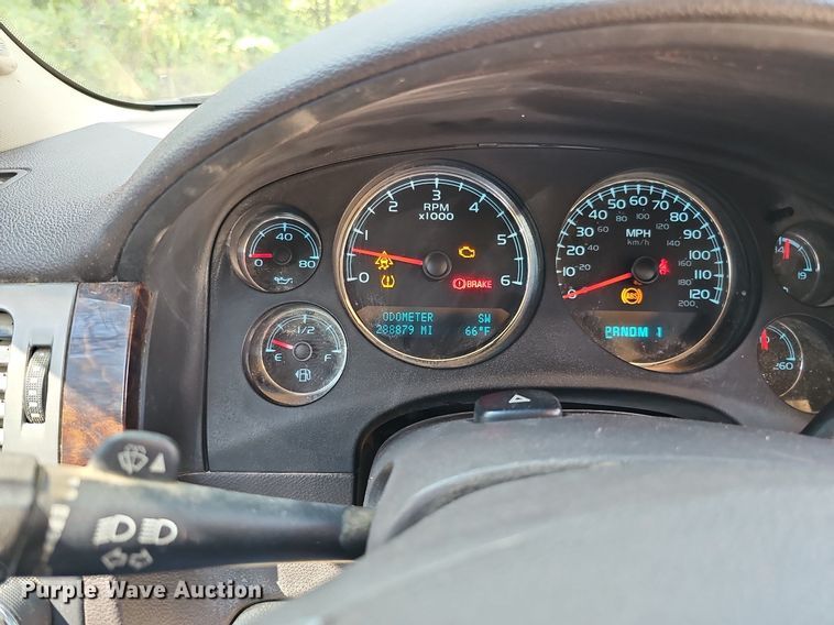 image for item DO2844 2011 GMC Sierra 2500HD Denali  Crew Cab pickup truck