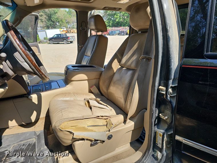 image for item DO2844 2011 GMC Sierra 2500HD Denali  Crew Cab pickup truck