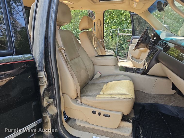 image for item DO2844 2011 GMC Sierra 2500HD Denali  Crew Cab pickup truck