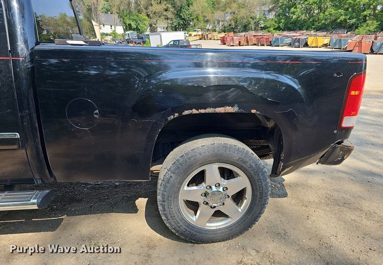 image for item DO2844 2011 GMC Sierra 2500HD Denali  Crew Cab pickup truck