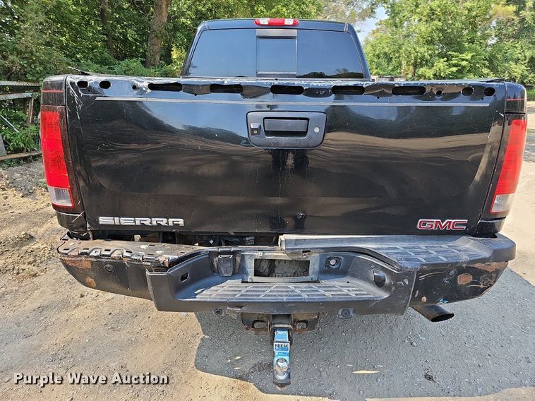 image for item DO2844 2011 GMC Sierra 2500HD Denali  Crew Cab pickup truck
