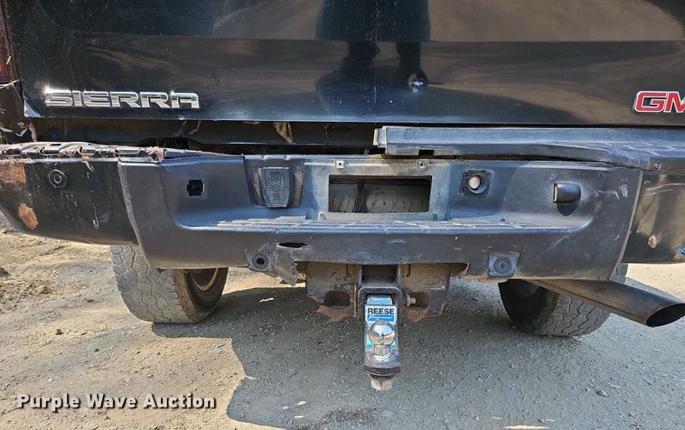 image for item DO2844 2011 GMC Sierra 2500HD Denali  Crew Cab pickup truck