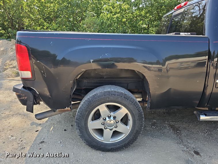 image for item DO2844 2011 GMC Sierra 2500HD Denali  Crew Cab pickup truck
