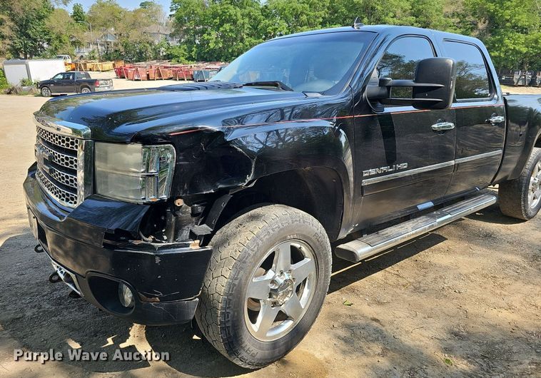 image for item DO2844 2011 GMC Sierra 2500HD Denali  Crew Cab pickup truck
