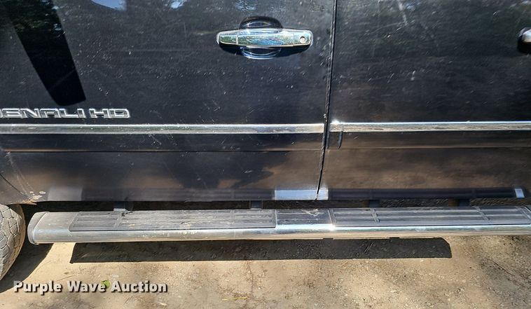 image for item DO2844 2011 GMC Sierra 2500HD Denali  Crew Cab pickup truck