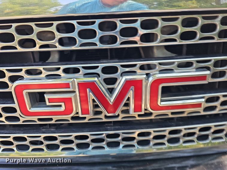 image for item DO2844 2011 GMC Sierra 2500HD Denali  Crew Cab pickup truck