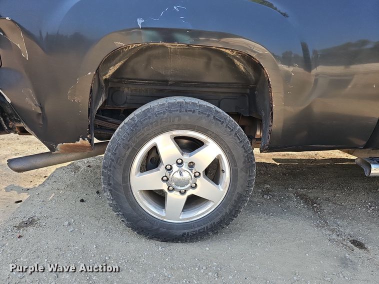 image for item DO2844 2011 GMC Sierra 2500HD Denali  Crew Cab pickup truck