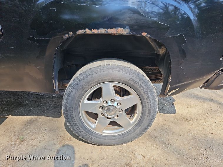 image for item DO2844 2011 GMC Sierra 2500HD Denali  Crew Cab pickup truck