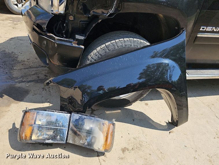 image for item DO2844 2011 GMC Sierra 2500HD Denali  Crew Cab pickup truck