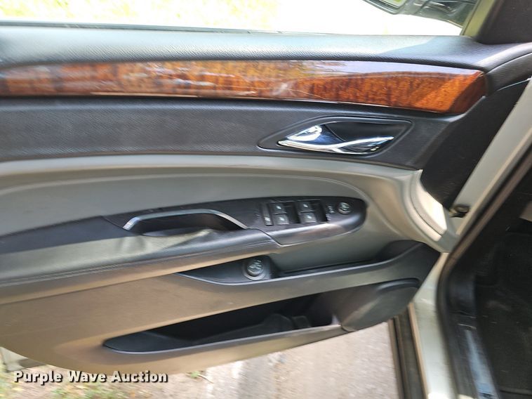 image for item DO2845 2010 Cadillac SRX 4  SUV