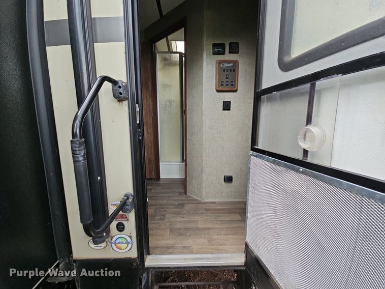 image for item DO2858 2017 Keystone Cougar Lite CG33SAB17  camper