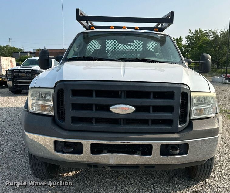image for item DO5053 2007 Ford F450 Super Duty  flatbed truck
