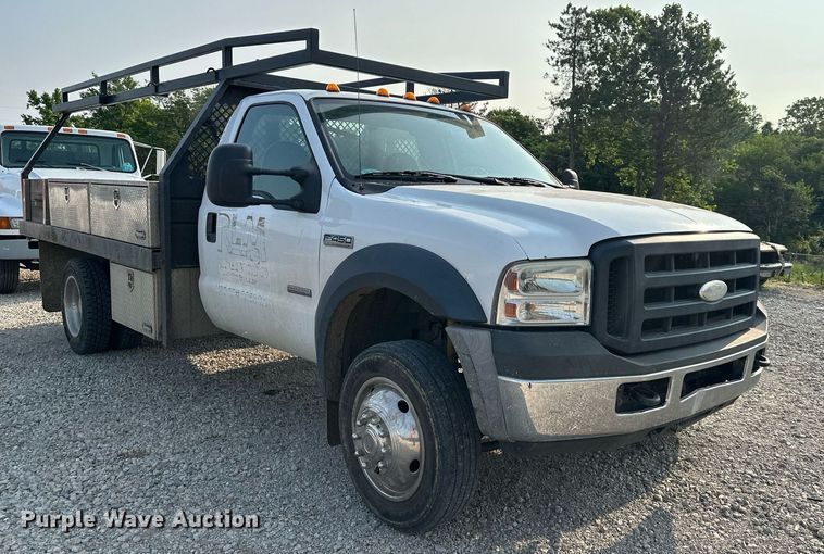 image for item DO5053 2007 Ford F450 Super Duty  flatbed truck