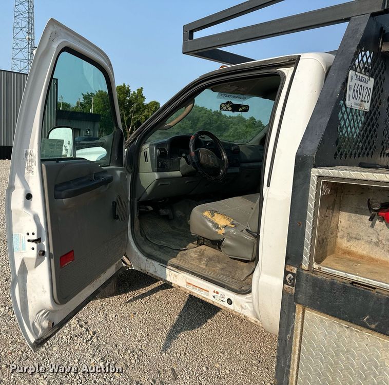 image for item DO5053 2007 Ford F450 Super Duty  flatbed truck