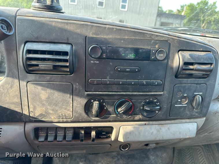 image for item DO5053 2007 Ford F450 Super Duty  flatbed truck