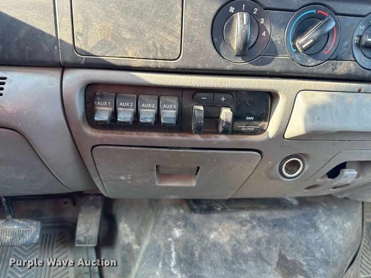 image for item DO5053 2007 Ford F450 Super Duty  flatbed truck