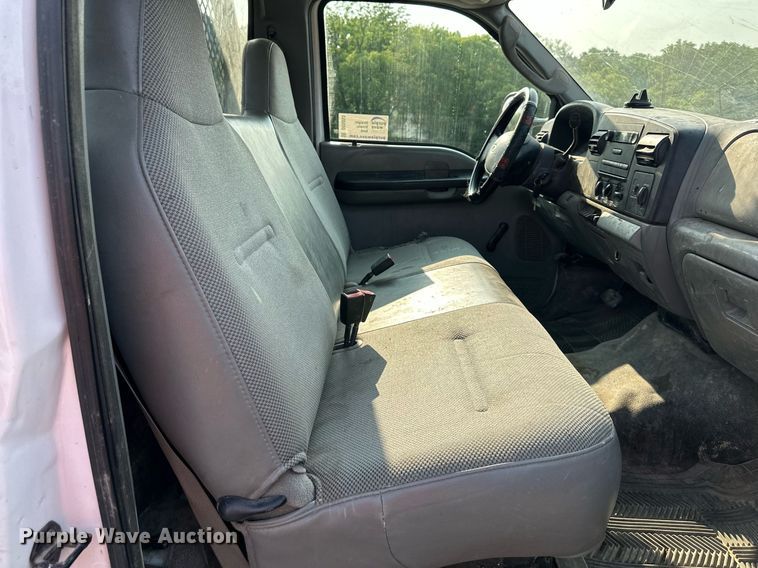 image for item DO5053 2007 Ford F450 Super Duty  flatbed truck