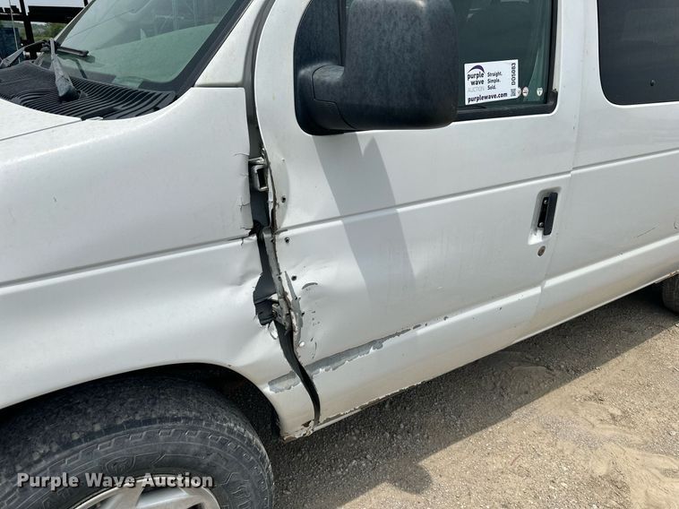 image for item DO5083 2003 Ford E350 Super Duty  van