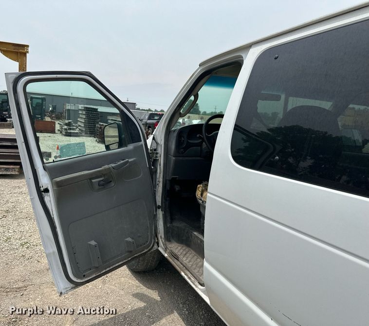 image for item DO5083 2003 Ford E350 Super Duty  van