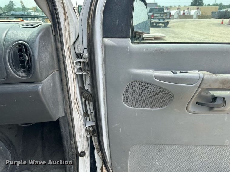 image for item DO5083 2003 Ford E350 Super Duty  van