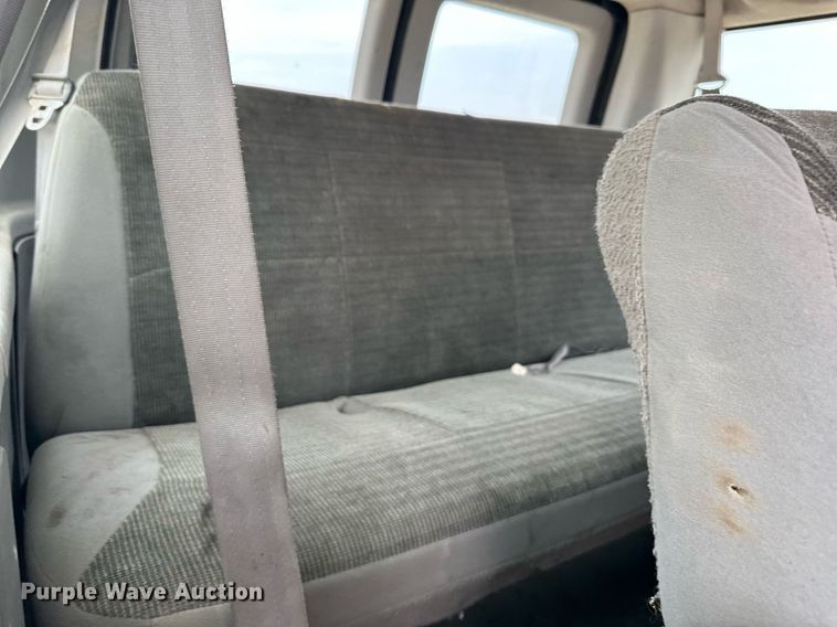 image for item DO5083 2003 Ford E350 Super Duty  van