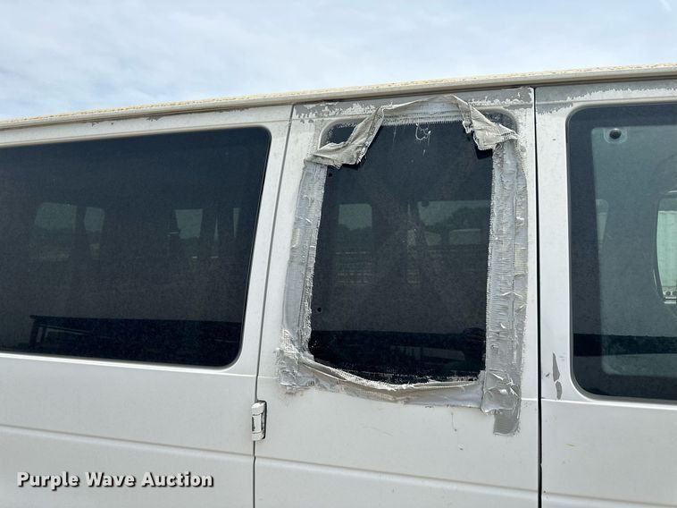 image for item DO5083 2003 Ford E350 Super Duty  van