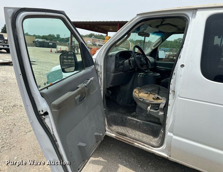image for item DO5083 2003 Ford E350 Super Duty  van
