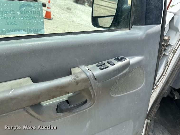 image for item DO5083 2003 Ford E350 Super Duty  van