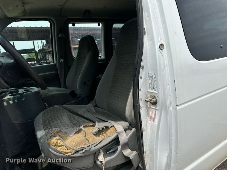 image for item DO5083 2003 Ford E350 Super Duty  van