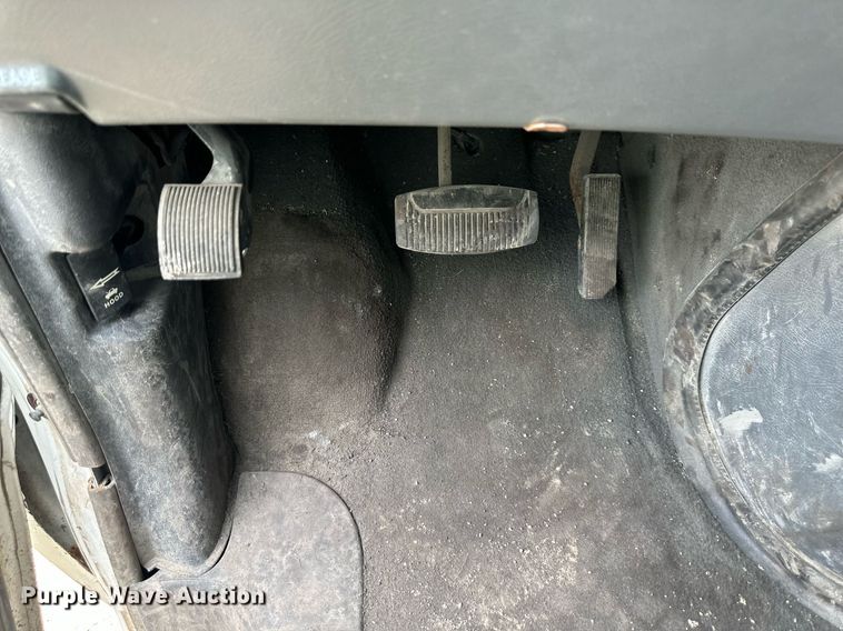 image for item DO5083 2003 Ford E350 Super Duty  van