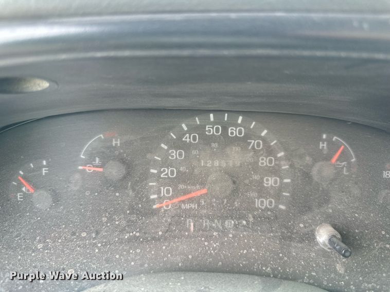 image for item DO5083 2003 Ford E350 Super Duty  van