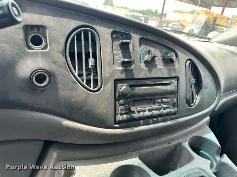 image for item DO5083 2003 Ford E350 Super Duty  van