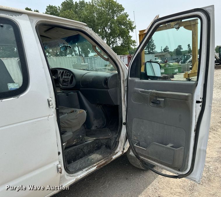 image for item DO5083 2003 Ford E350 Super Duty  van