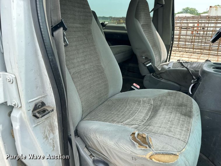 image for item DO5083 2003 Ford E350 Super Duty  van