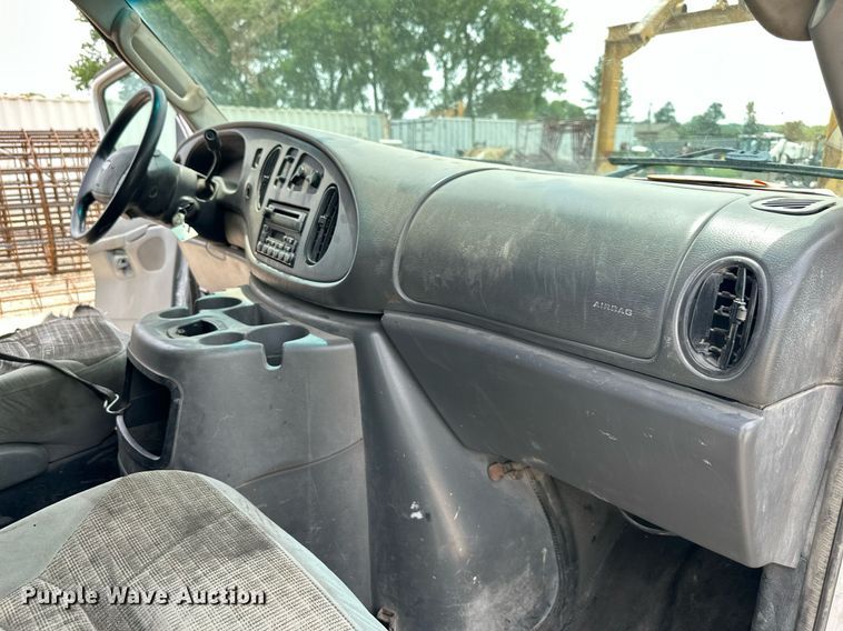 image for item DO5083 2003 Ford E350 Super Duty  van