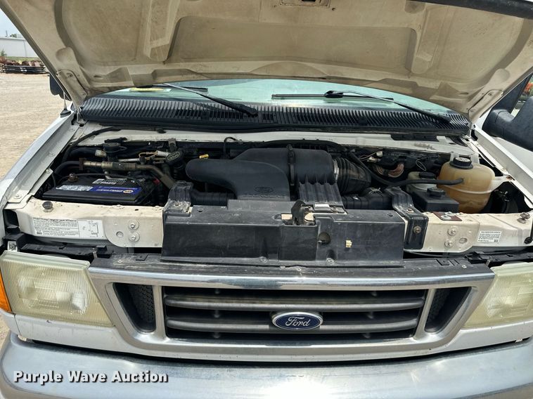 image for item DO5083 2003 Ford E350 Super Duty  van