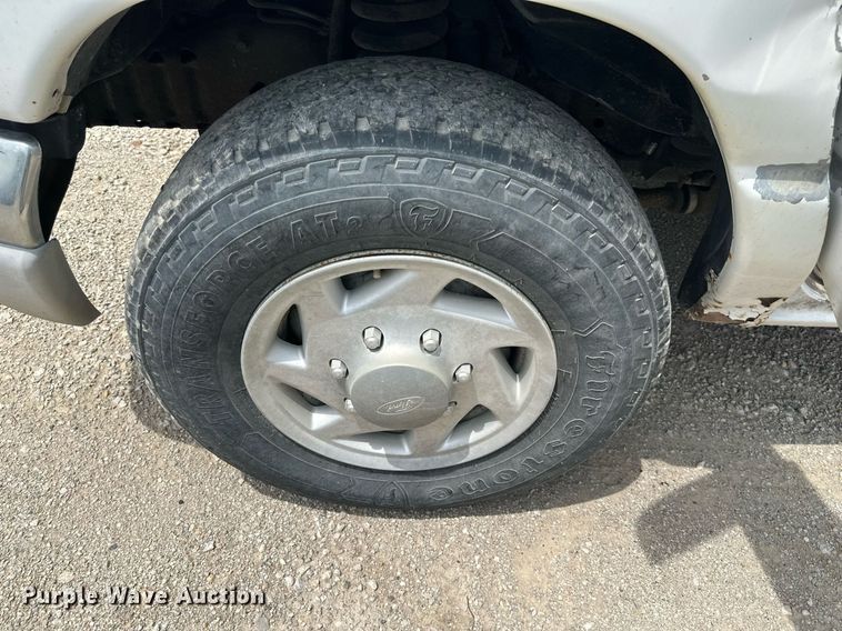 image for item DO5083 2003 Ford E350 Super Duty  van