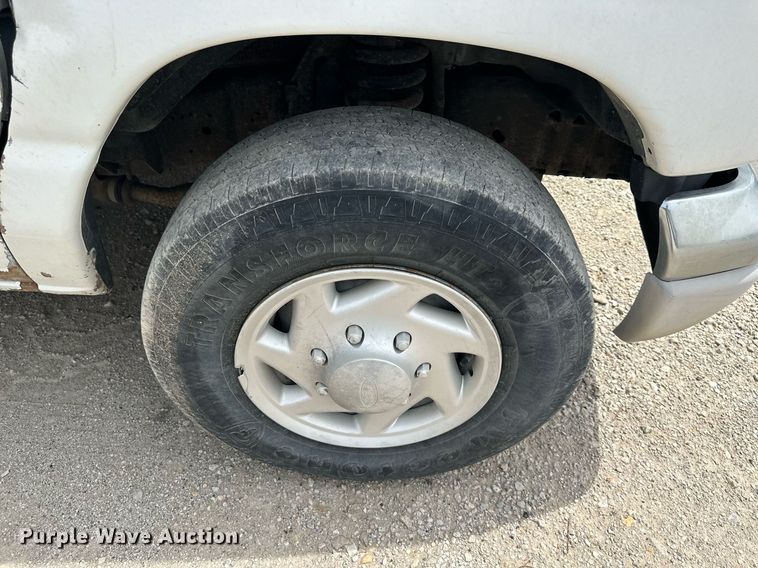 image for item DO5083 2003 Ford E350 Super Duty  van