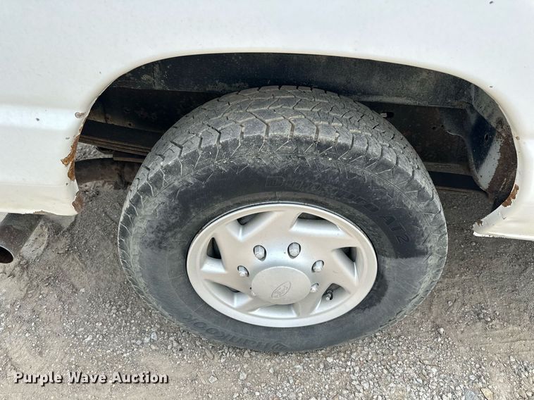 image for item DO5083 2003 Ford E350 Super Duty  van