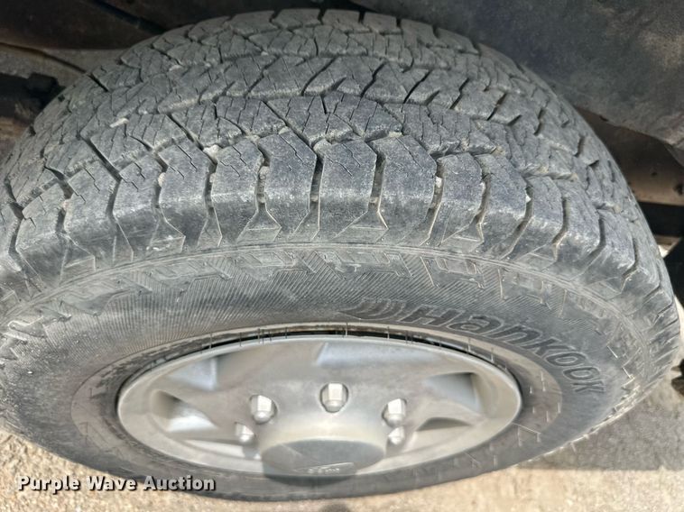 image for item DO5083 2003 Ford E350 Super Duty  van