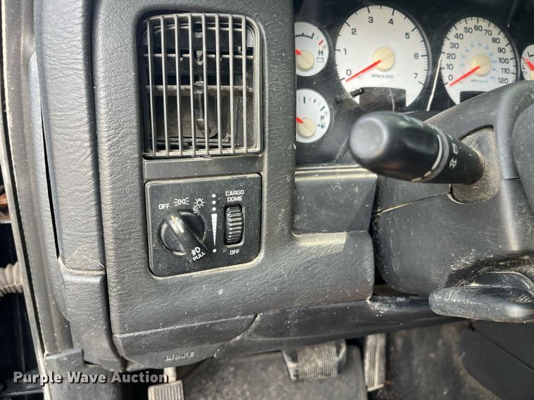 image for item DP0512 2004 Dodge Ram 1500  Quad Cab flatbed pickup truck