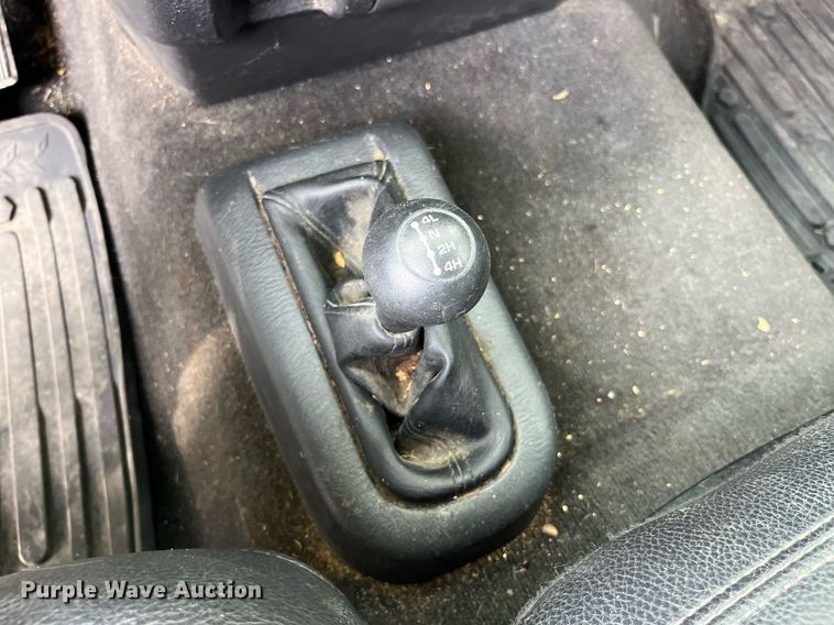 image for item DP0512 2004 Dodge Ram 1500  Quad Cab flatbed pickup truck