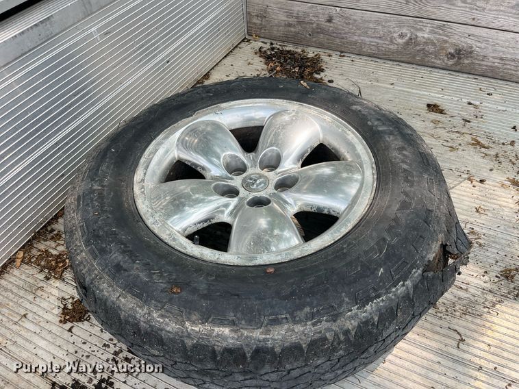 image for item DP0512 2004 Dodge Ram 1500  Quad Cab flatbed pickup truck