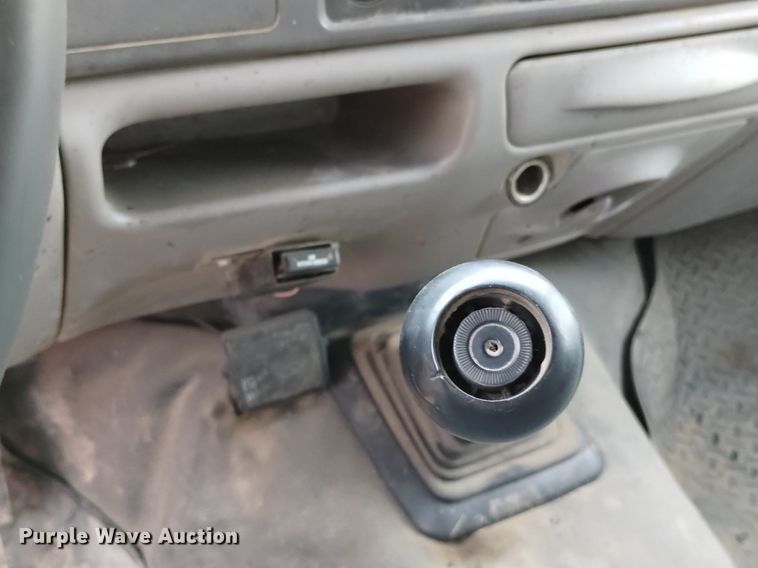 image for item DP3292 2000 Ford F450 Super Duty  Crew Cab utility / service truck